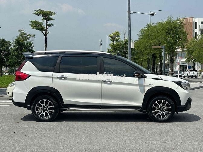 Suzuki XL7 2022 Trắng 7 chỗ ghế da