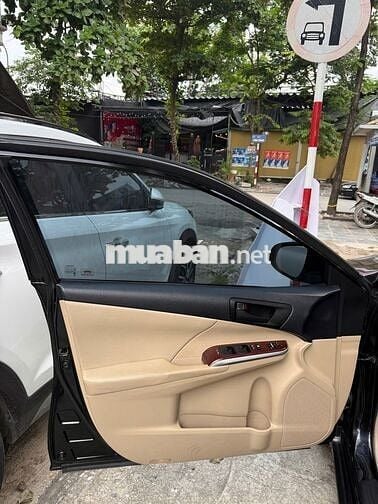 Toyota Camry 2.0E 2014 10 vạn km màu Đen