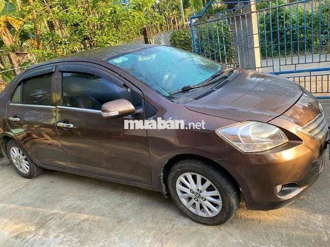 Toyota Vios 5 chỗ màu Nâu