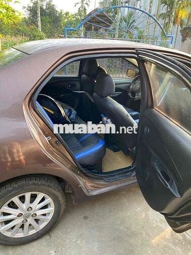 Toyota Vios 5 chỗ màu Nâu