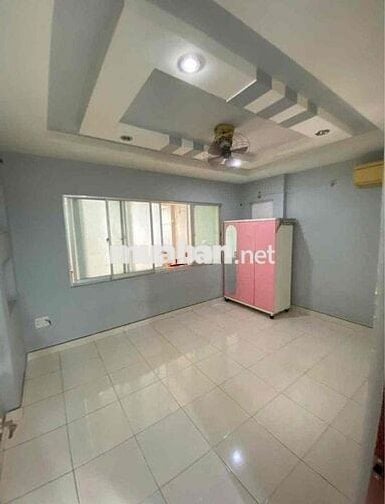 nhà đang sơn mới cho thuê hẻm lớn lê thúc hoạch