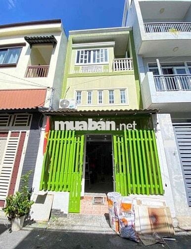 nhà đang sơn mới cho thuê hẻm lớn lê thúc hoạch