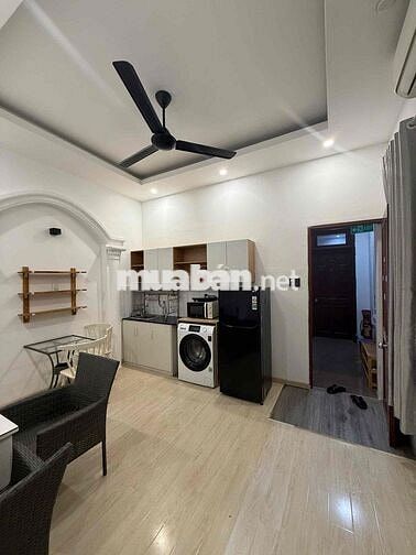 CHO THUÊ CĂN HỘ BAN CÔNG TÁCH BẾP- FULL NỘI THẤT NGAY TRUNG TÂM QUẬN 1