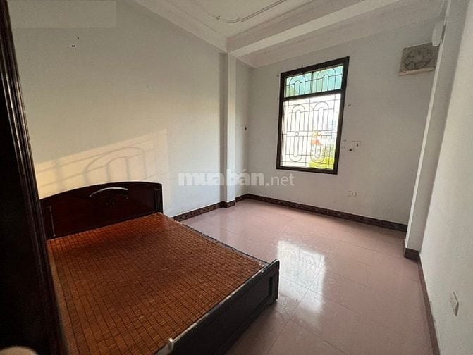 Cho thuê nhà 5 tầng ngõ 2 phố Hoàng Sâm - 18 triệu/th, ngõ rộng để xe
