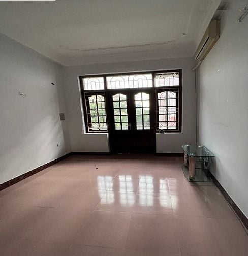 Cho thuê nhà 5 tầng ngõ 2 phố Hoàng Sâm - 18 triệu/th, ngõ rộng để xe