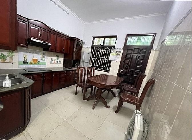 Cho thuê nhà 5 tầng ngõ 2 phố Hoàng Sâm - 18 triệu/th, ngõ rộng để xe
