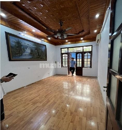 Cho thuê nhà 5 tầng ngõ 2 phố Hoàng Sâm - 18 triệu/th, ngõ rộng để xe