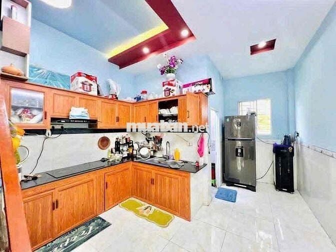 Nhà mới xây Cần bán gấp trong tháng vì  kẹt tiền  Vị trí : nhà gần chợ