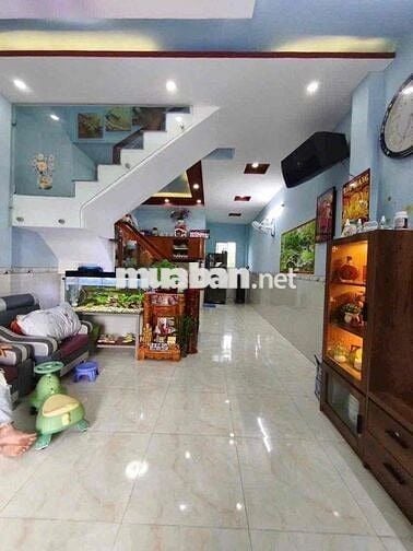 Nhà mới xây Cần bán gấp trong tháng vì  kẹt tiền  Vị trí : nhà gần chợ