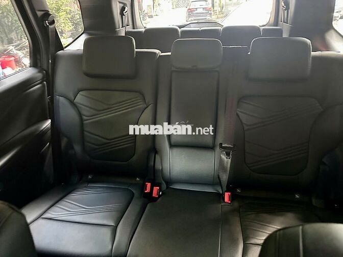 Ford Everest Titanium 2025 2.0L 4x2 Đen 9000 km