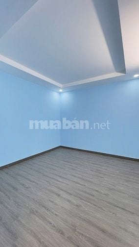 Bán nhà Quận 7 giá rẻ, DT 7x10m, đúc 1 lầu, 3 phòng ngủ, đường xe hơi
