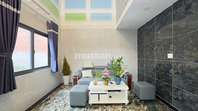 Bán nhà Quận 7 giá rẻ, DT 7x10m, đúc 1 lầu, 3 phòng ngủ, đường xe hơi