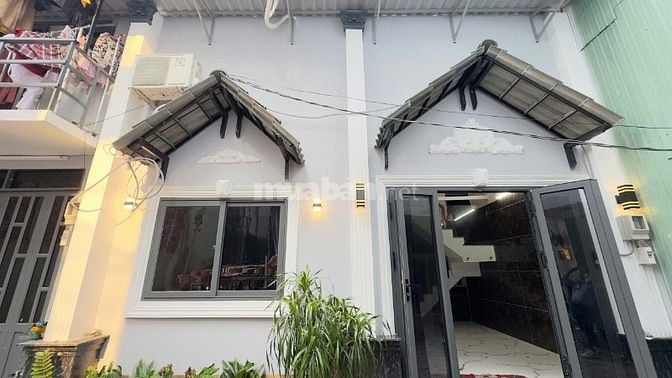 Bán nhà Quận 7 giá rẻ, DT 7x10m, đúc 1 lầu, 3 phòng ngủ, đường xe hơi