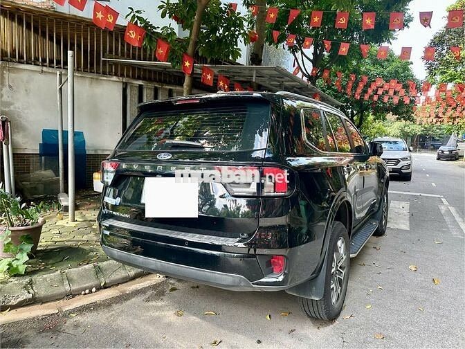 Ford Everest Titanium 2025 2.0L 4x2 Đen 9000 km