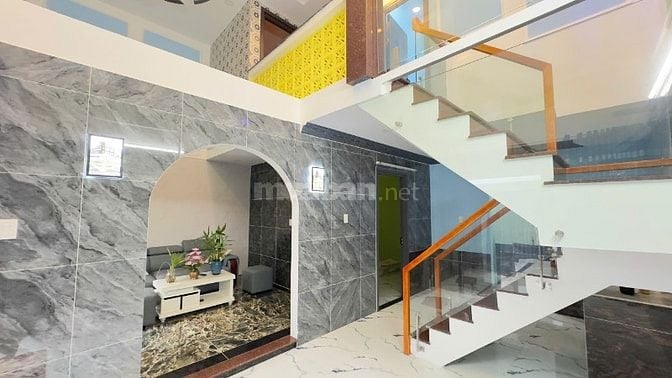 Bán nhà Quận 7 giá rẻ, DT 7x10m, đúc 1 lầu, 3 phòng ngủ, đường xe hơi