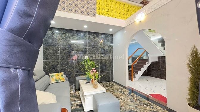 Bán nhà Quận 7 giá rẻ, DT 7x10m, đúc 1 lầu, 3 phòng ngủ, đường xe hơi