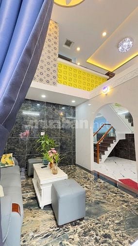 Bán nhà Quận 7 giá rẻ, DT 7x10m, đúc 1 lầu, 3 phòng ngủ, đường xe hơi