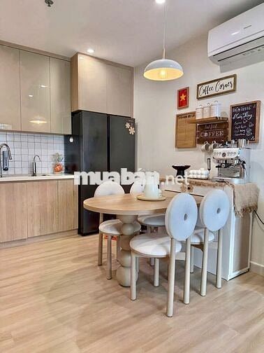 cần bán căn hộ 3 phòng ngủ, diện tích 75m. 5 tỷ 6