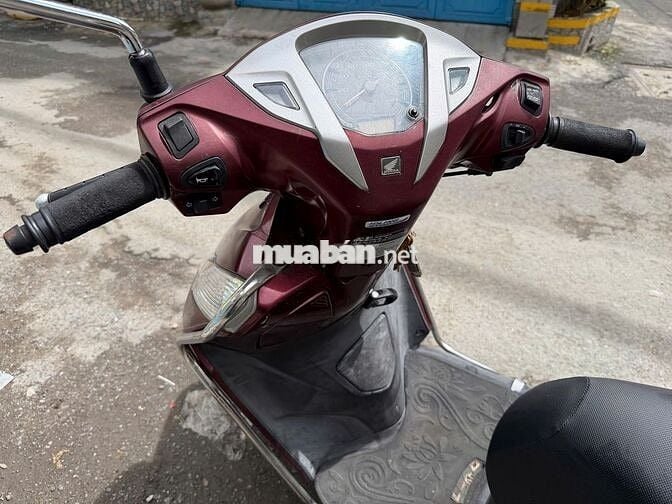 Honda Lead màu Đỏ - Nguyên Zin chưa sửa chữa!
