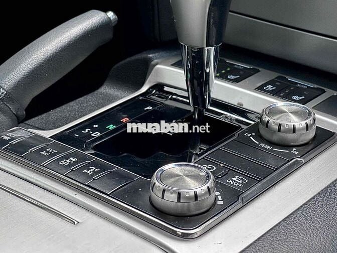 Toyota Land Cruiser VX 2016 Xăng Tự động Đen