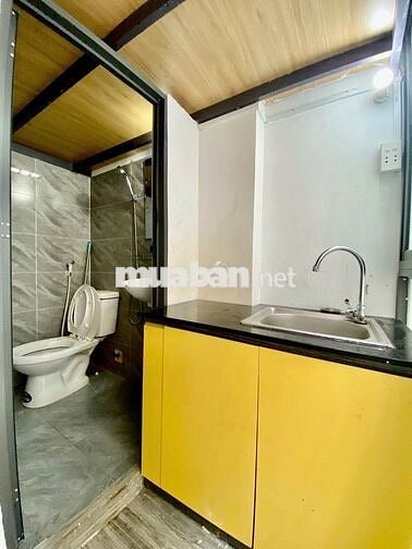 Phòng cho thuê có gác cửa sổ trời đi bộ qua IUH giá rẻ