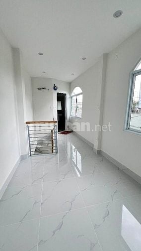 NHÀ MẶT TIỀN GIÁP Q1 CẦN CHO THUÊ!