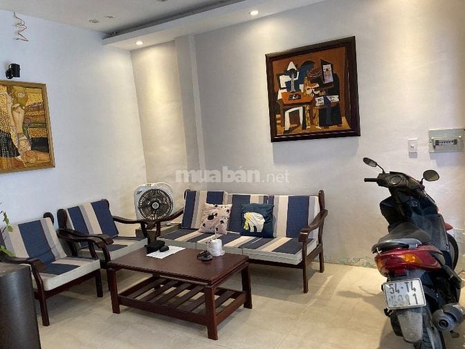 Cho thuê nhà 214/C15 Nguyễn Trãi Q1,nhà bếp ,3 phòng ngủ và 2 WC