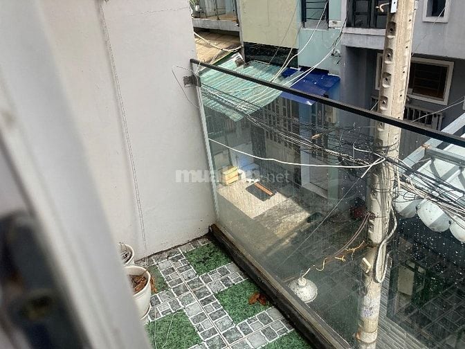 Cho thuê nhà 214/C15 Nguyễn Trãi Q1,nhà bếp ,3 phòng ngủ và 2 WC