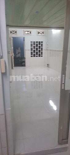 Cho thuê nhà hẻm rộng 2,5m 1 trệt,1 lửng, nở hậu đường Khánh Hội Q4