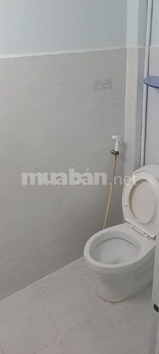 Cho thuê nhà hẻm rộng 2,5m 1 trệt,1 lửng, nở hậu đường Khánh Hội Q4