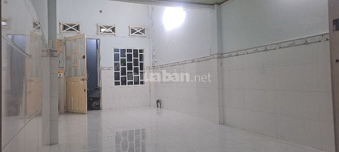 Cho thuê nhà hẻm rộng 2,5m 1 trệt,1 lửng, nở hậu đường Khánh Hội Q4