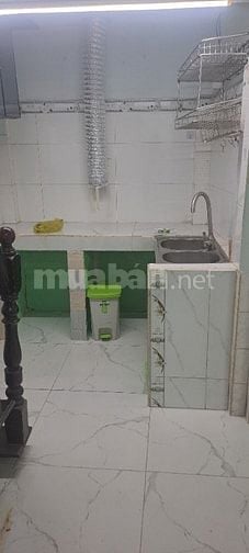 Cho thuê nhà hẻm rộng 2,5m 1 trệt,1 lửng, nở hậu đường Khánh Hội Q4