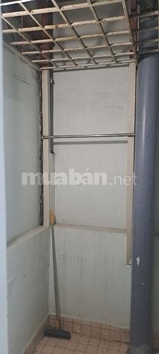 Cho thuê nhà hẻm rộng 2,5m 1 trệt,1 lửng, nở hậu đường Khánh Hội Q4