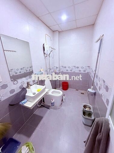 Nhà 1 lầu, mới đẹp, 4m x 12m, 2PN, 2WC, FULL nội thất,hẻm 3m Hậu Giang