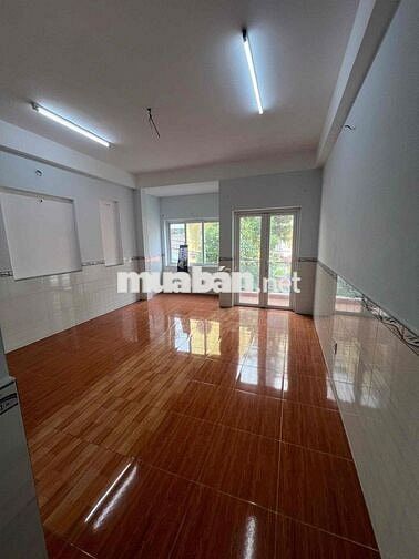 cho thuê nhà h8m khu bàu cát tân bình. DT: 4m7 x 20m 3 tầng giá 26tr