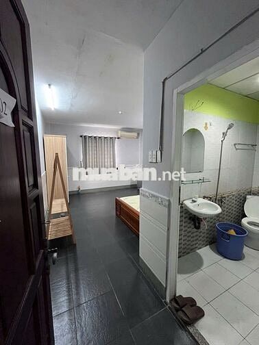 studio ngay trường IUH cơ sở mới có thang máy cửa sổ trời máy lạnh