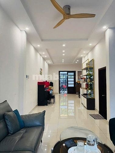 Bán biệt thự sân vườn MT đường số 6D Khu Phước Bình, P. Phước Long, TP