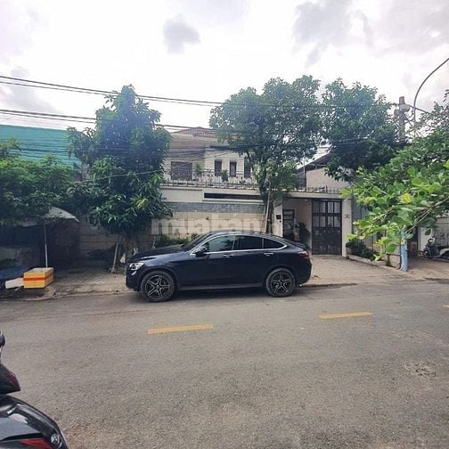 Bán biệt thự sân vườn MT đường số 6D Khu Phước Bình, P. Phước Long, TP
