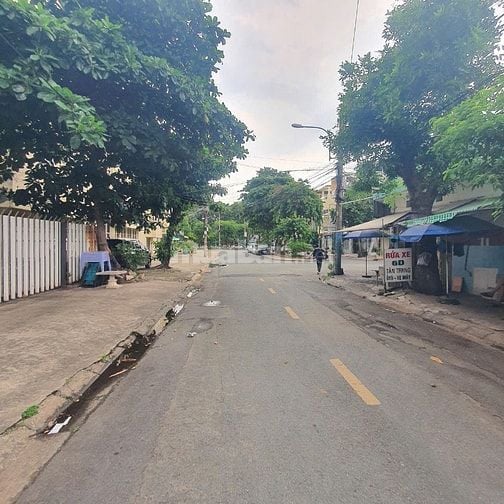 Bán biệt thự sân vườn MT đường số 6D Khu Phước Bình, P. Phước Long, TP