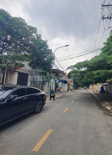 Bán biệt thự sân vườn MT đường số 6D Khu Phước Bình, P. Phước Long, TP