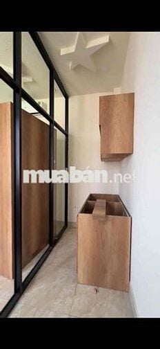 em cần pass phòng gấp ở trần hưng đạo
