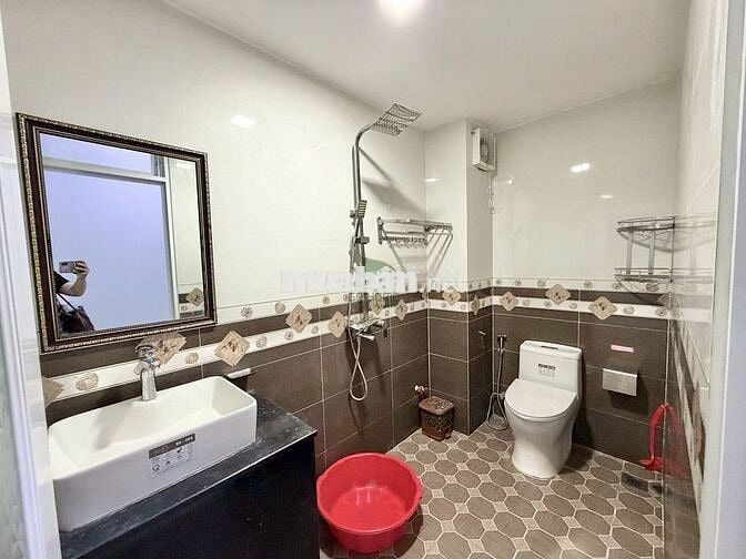 NHÀ Ở KINH DOANH - 4 PHÒNG NGỦ - CÓ NỘI THẤT - MẶT TIỀN KĐT PHƯỚC LONG