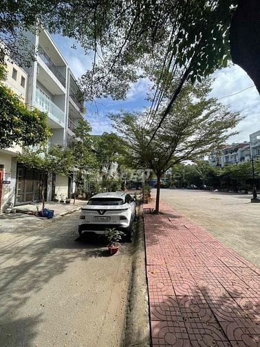 Nhà Bình lợi-MT công viên-giá giảm chào 12,3 tỷ,60m2 -4m*15m
