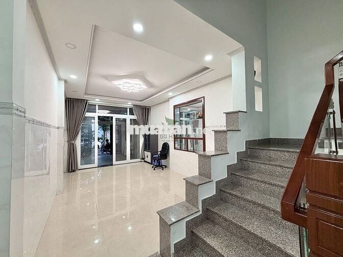 NHÀ Ở KINH DOANH - 4 PHÒNG NGỦ - CÓ NỘI THẤT - MẶT TIỀN KĐT PHƯỚC LONG