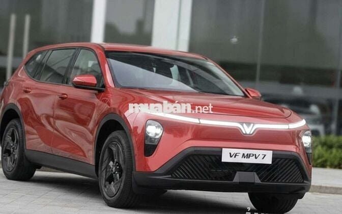 VF MPV 7 Đỏ Giảm Giá Cực Tốt  Trong Tháng 7