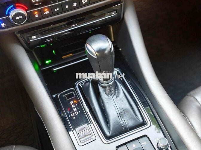 Mazda Mazda 6 2.5 Sig 2022 28000 km Đen
