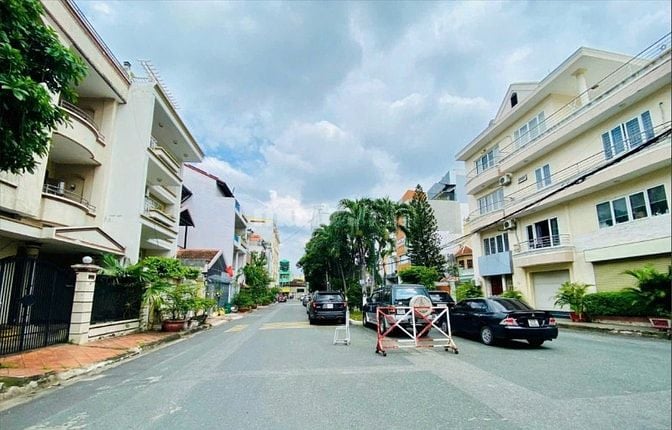 Biệt Thự Siêu Đẹp Phú Nhuận, 8m x 18m, Hầm 5 Tầng, Thang Máy. 
