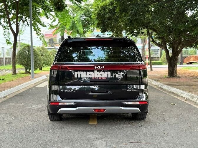 Kia Carnival Signature 2022 bản full ,siêu lướt