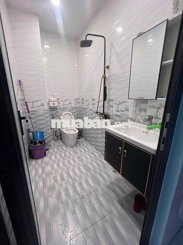 Nhà thuê 3 tầng (4m x 20m) 4 phòng ngủ nội thất đầy đủ 13 tr/tháng