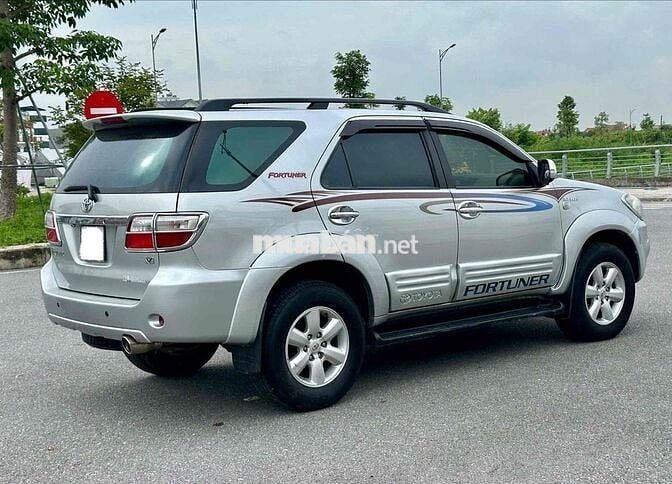 Toyota Fortuner 2009 2 cầu Số tự động Bạc